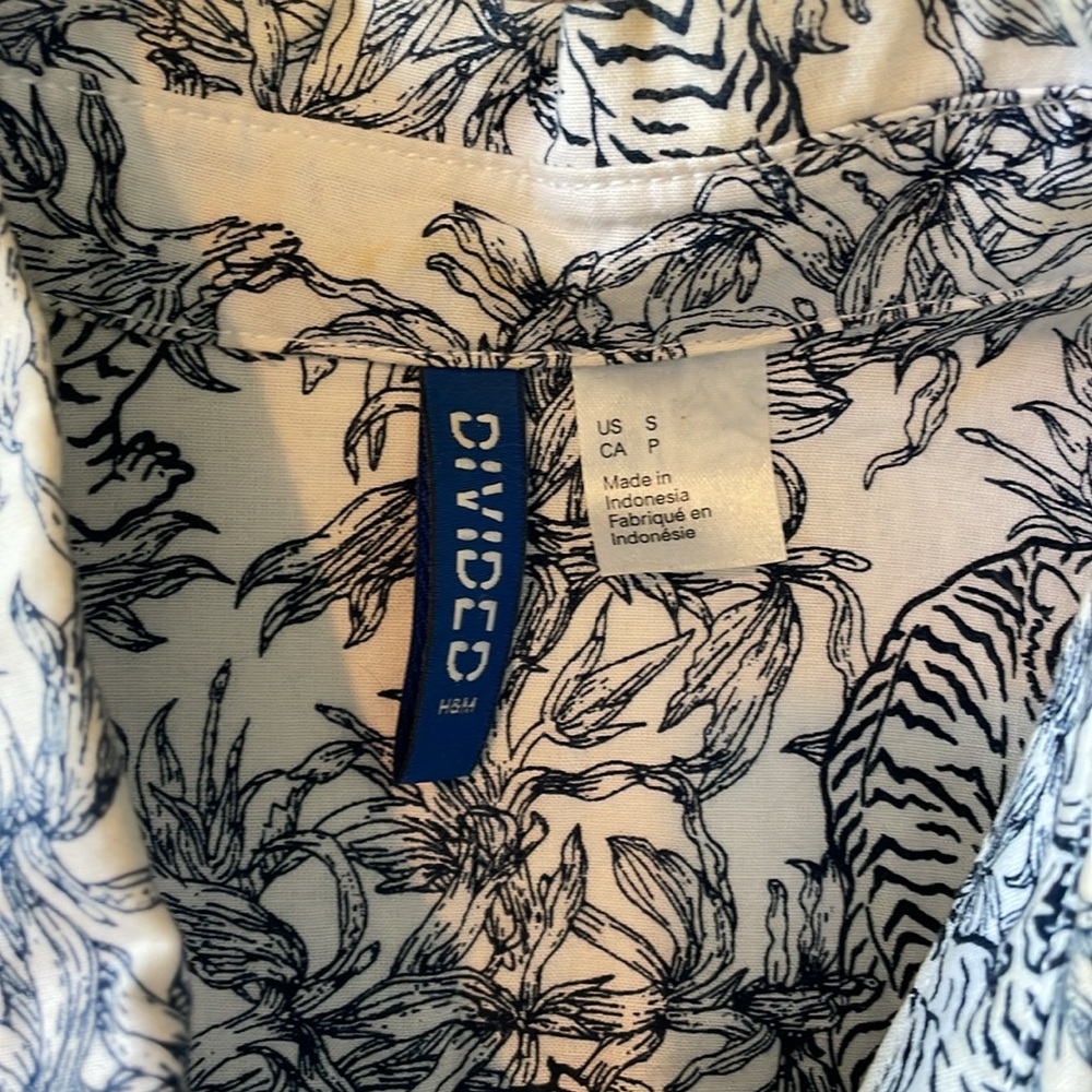 H&M Short Sleeve Button Up - Picture 2 of 5